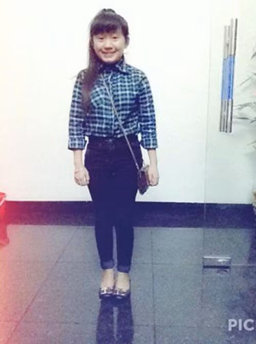 Cô gái còn hước chia sẻ trên Người Đưa Tin: "Thấp bé cũng có nhiều sự hạn chế như đi xe đạp không chống chân được, không thể lau hết bảng trong lớp... Những lúc như thế bạn bè lại giúp đỡ mình. Xem ra mình lại được ưu tiên hơn các bạn khác".