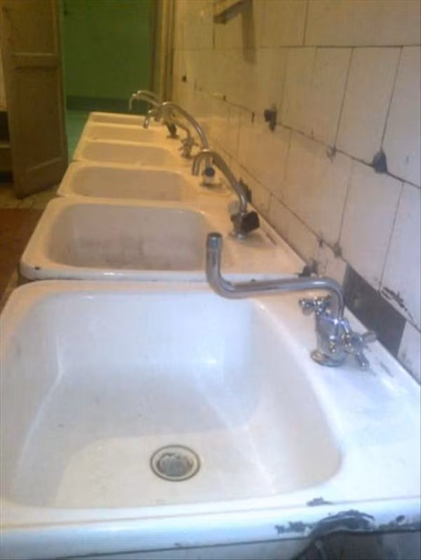 Vòi nước bắc ngược.