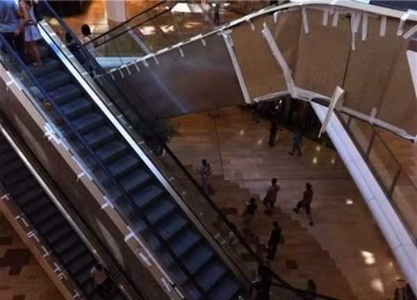 Dính thành cầu thang.