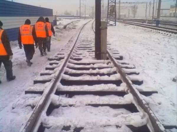 Tàu đi kiểu gì đây!