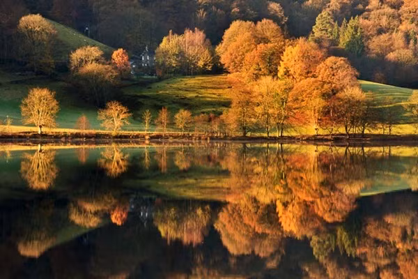  5. Cumbria - Anh: Cumbria - một hạt nhỏ nằm ở phía Tây Bắc nước Anh với hoạt động sản xuất nông nghiệp là chủ yếu. Cumbria chắc chắn sẽ khiến khách du lịch choáng ngợp bởi vẻ đẹp của mùa thu vàng nơi đây...