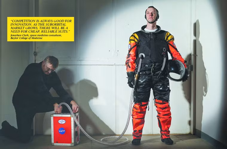 Quần áo du hành vũ trụ. Ted Southern và Nikolay Moiseev, hai nhà thiết kế trang phục du hành vũ trụ đã từng giành giải trong một cuộc thi của NASA, hiện đang hợp tác để cùng cho ra mẫu thiết kế thế hệ thứ 3, có tên 3G, với hy vọng bắt nhịp với ngành công nghiệp du lịch vũ trụ đang có xu thế nở rộ. Với giá khoảng 50.000USD, chỉ bằng 1/4 những bộ trang phục du hành cồng kềnh hiện nay, 3G là bộ du hành vũ trụ một lớp gồm vật liệu tổng hợp nilon phủ urethane, đảm bảo tính chất bền, kín khí và mềm dẻo, cho phép người dùng hoạt động linh hoạt và các ống tuần hoàn khí bên trong giúp mang lại cảm giác mát mẻ, dễ chịu. Quần áo du hành vũ trụ. Ted Southern và Nikolay Moiseev, hai nhà thiết kế trang phục du hành vũ trụ đã từng giành giải trong một cuộc thi của NASA, hiện đang hợp tác để cùng cho ra mẫu thiết kế thế hệ thứ 3, có tên 3G, với hy vọng bắt nhịp với ngành công nghiệp du lịch vũ trụ đang có xu thế nở rộ. Với giá khoảng 50.000USD, chỉ bằng 1/4 những bộ trang phục du hành cồng kềnh hiện nay, 3G là bộ du hành vũ trụ một lớp gồm vật liệu tổng hợp nilon phủ urethane, đảm bảo tính chất bền, kín khí và mềm dẻo, cho phép người dùng hoạt động linh hoạt và các ống tuần hoàn khí bên trong giúp mang lại cảm giác mát mẻ, dễ chịu.