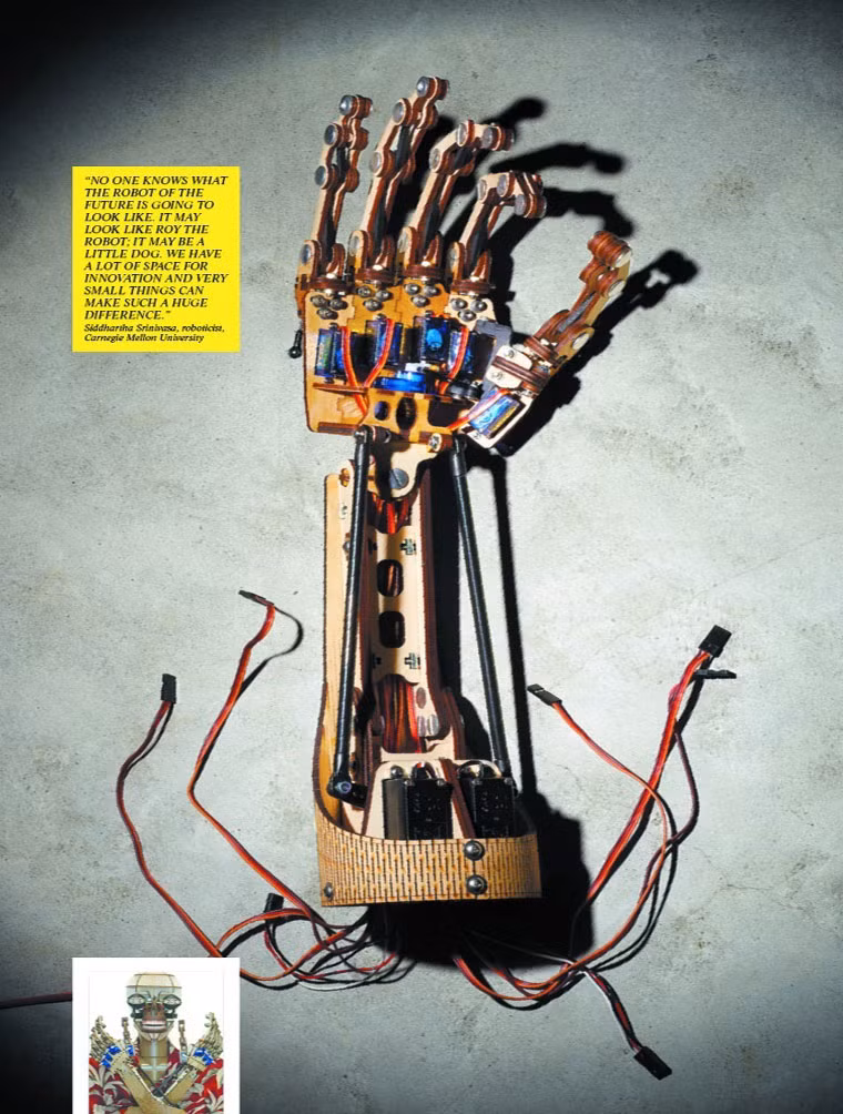 Robot giá rẻ. Robot có tên Roy của nhà sáng chế Brian Roe, với 1.200 chi tiết được điều khiển bằng phần mềm hoạt hình điện tử, có thể chuyển động và trông giống như người. 28 động cơ phụ giúp Roy có thể làm các động tác, cử chỉ bàn tay và ngón tay, xoay cổ tay, cổ, cử động hàm và thậm chí là nháy mắt. Một bộ kit hoàn thiện của Roe gồm cả đầu, thân và tứ chi sẽ có giá 3.000USD trong khi hiện nay một cánh tay robot giúp việc cũng khoảng 20.000USD. Robot giá rẻ. Robot có tên Roy của nhà sáng chế Brian Roe, với 1.200 chi tiết được điều khiển bằng phần mềm hoạt hình điện tử, có thể chuyển động và trông giống như người. 28 động cơ phụ giúp Roy có thể làm các động tác, cử chỉ bàn tay và ngón tay, xoay cổ tay, cổ, cử động hàm và thậm chí là nháy mắt. Một bộ kit hoàn thiện của Roe gồm cả đầu, thân và tứ chi sẽ có giá 3.000USD trong khi hiện nay một cánh tay robot giúp việc cũng khoảng 20.000USD.