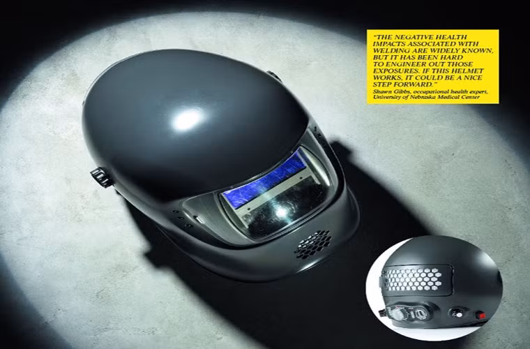 Mũ bảo hiểm phòng khói độc. 30 phút đầu tiên vào làm việc trong nhà máy aluminum đã khiến kỹ sư ngành kim khí Michael Buckman bị viêm cuống phổi do hít khói độc. Đó chính là động lực thôi thúc Buckman nghiên cứu một chiếc mũ hàn có thể lọc khí độc, ngăn chặn nguy cơ tổn thương phổi. Chiếc mũ WindMaker của Buckman lấy không khí từ phía sau, đẩy nó qua một tấm lọc thổi về phía trước, làm mát da đồng thời ngăn cản sự hình thành hơi ẩm làm mờ kính chắn. Một quạt nhỏ được gắn gần cằm sẽ giúp thổi bay luồng khí độc hại. Mũ bảo hiểm phòng khói độc. 30 phút đầu tiên vào làm việc trong nhà máy aluminum đã khiến kỹ sư ngành kim khí Michael Buckman bị viêm cuống phổi do hít khói độc. Đó chính là động lực thôi thúc Buckman nghiên cứu một chiếc mũ hàn có thể lọc khí độc, ngăn chặn nguy cơ tổn thương phổi. Chiếc mũ WindMaker của Buckman lấy không khí từ phía sau, đẩy nó qua một tấm lọc thổi về phía trước, làm mát da đồng thời ngăn cản sự hình thành hơi ẩm làm mờ kính chắn. Một quạt nhỏ được gắn gần cằm sẽ giúp thổi bay luồng khí độc hại.