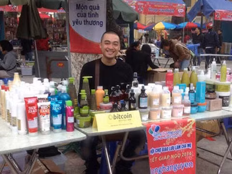 Gian hàng bán dầu gội đầu.