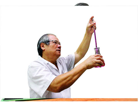 TS Lê Văn Tri vẫn luôn say mê nghiên cứu khoa học.