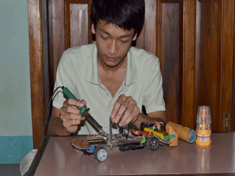 Nguyễn Duy Tâm chuẩn bị cho ra đời máy hút bụi “phiên bản 3”.