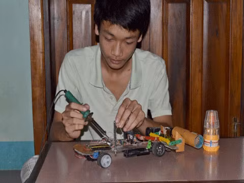 Nguyễn Duy Tâm chuẩn bị cho ra đời máy hút bụi “phiên bản 3”.