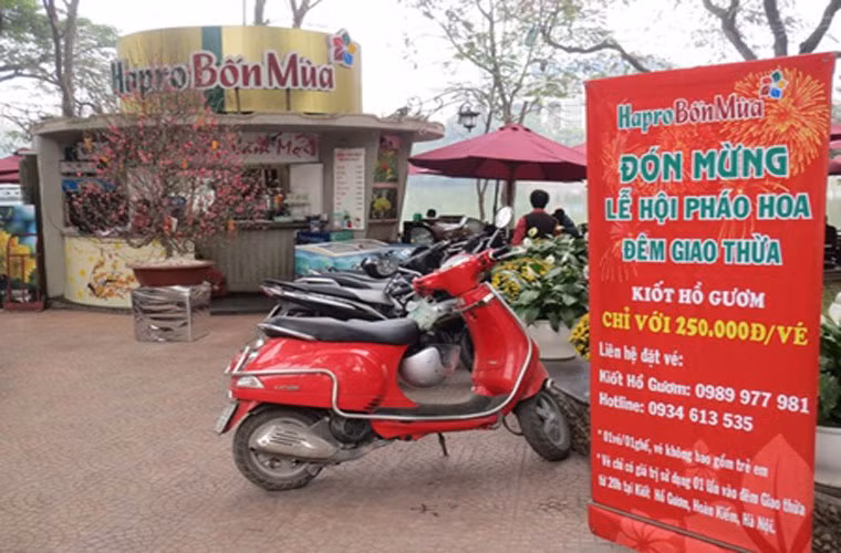 Nhà hàng Hapro Bốn mùa mới bán được hơn 10 vé, trong khi giá vé khá mềm so với các địa điểm cà phê tầng thượng khác, chỉ 250.000 đồng/người, có phục vụ cả đồ uống và bánh ngọt.