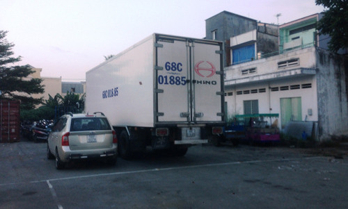 Chiếc xe tải liên quan đến vụ tai nạn đang bị tạm giữ tại công an quận 9.