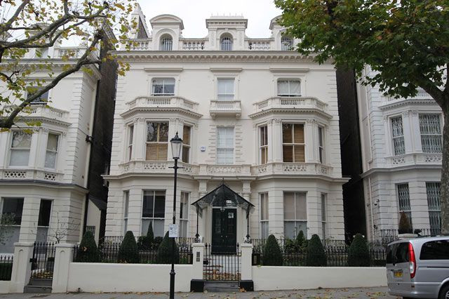 Năm 2013, cựu tiền vệ của CLB Manchester United bỏ ra gần 40 triệu USD để sở hữu một căn nhà phố hào nhoáng 7 phòng ngủ ở khu Holland Park tại thủ đô London, Anh quốc. Ảnh: Pinterest.