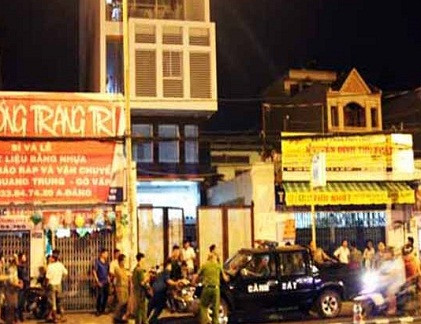 Công an khám nghiệm hiện trường vào tối ngày 23/5.