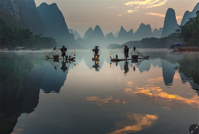 Với biệt danh là "viên ngọc của Trung Quốc", khu cảnh quan hồ núi đẹp tuyệt vời này có diện tích khổng lồ lên tới 27km2.