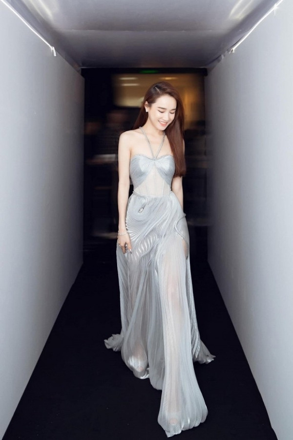 Nhã Phương bật mí bí quyết sở hữu vóc dáng vạn người mê sau sinh Nha Phuong bat mi bi quyet so huu voc dang van nguoi me sau sinh