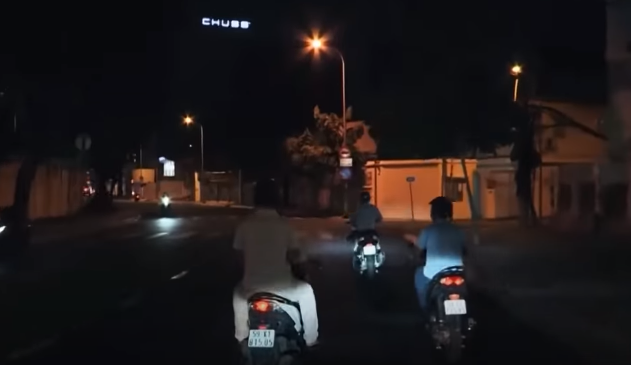 Các điều tra viên nhiều kinh nghiệm của Phòng Cảnh sát hình sự phân tích kỹ các hình ảnh từ camera an ninh ghi lại phát hiện có thông tin của một công ty. Nhận định đây có thể là nơi đối tượng đang làm việc nên một tổ trinh sát lập tức xuống công ty này xác minh thông tin.