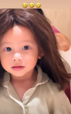 Hà Hồ dở khóc dở cười với hình ảnh con gái Lisa đội tóc giả Ha Ho do khoc do cuoi voi hinh anh con gai Lisa doi toc gia