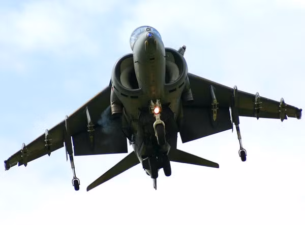Tiêm kích cất hạ cánh như trực thăng - Harrier.