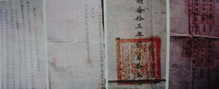 Sắc lệnh phái binh phu đi Hoàng Sa ở nhà thờ họ Đặng. Ảnh: Nam Cường.