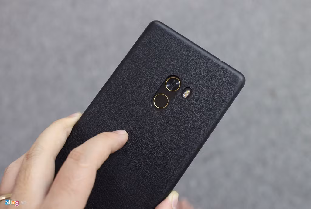 Ốp da tặng kèm máy.