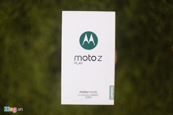  Điện thoại Moto Z Play là model thứ 3 trong dòng Moto Z mà Lenovo trình làng trong năm nay. Máy mới về Việt Nam và chưa có giá bán chính thức.