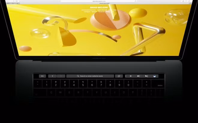 Thay vì phát triển công nghệ cảm ứng toàn màn hình, Apple chỉ thiết kế một Touch Bar nhỏ ở bàn phím.