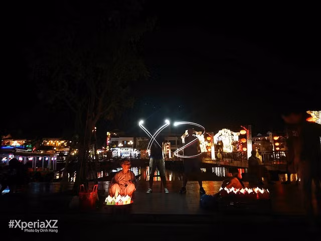 Bộ ảnh đẹp “Hoài phố, Phố nhớ hoài” sử dụng bằng điện thoại Sony Zperia XZ khép lại với bức hình phơi sáng trong một giây lung linh.