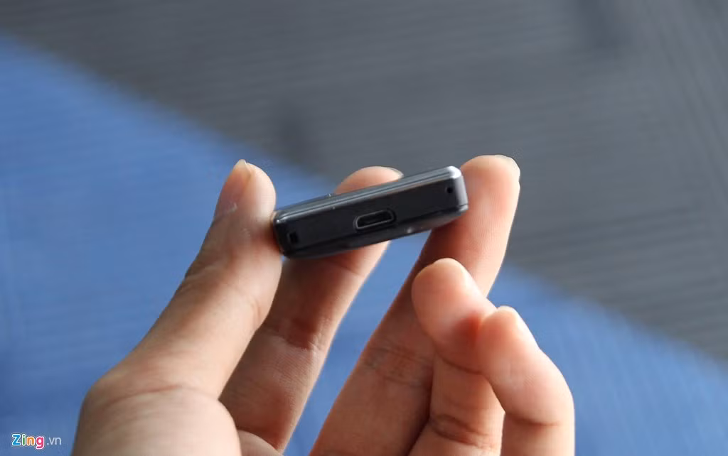 Cổng kết nối microUSB.