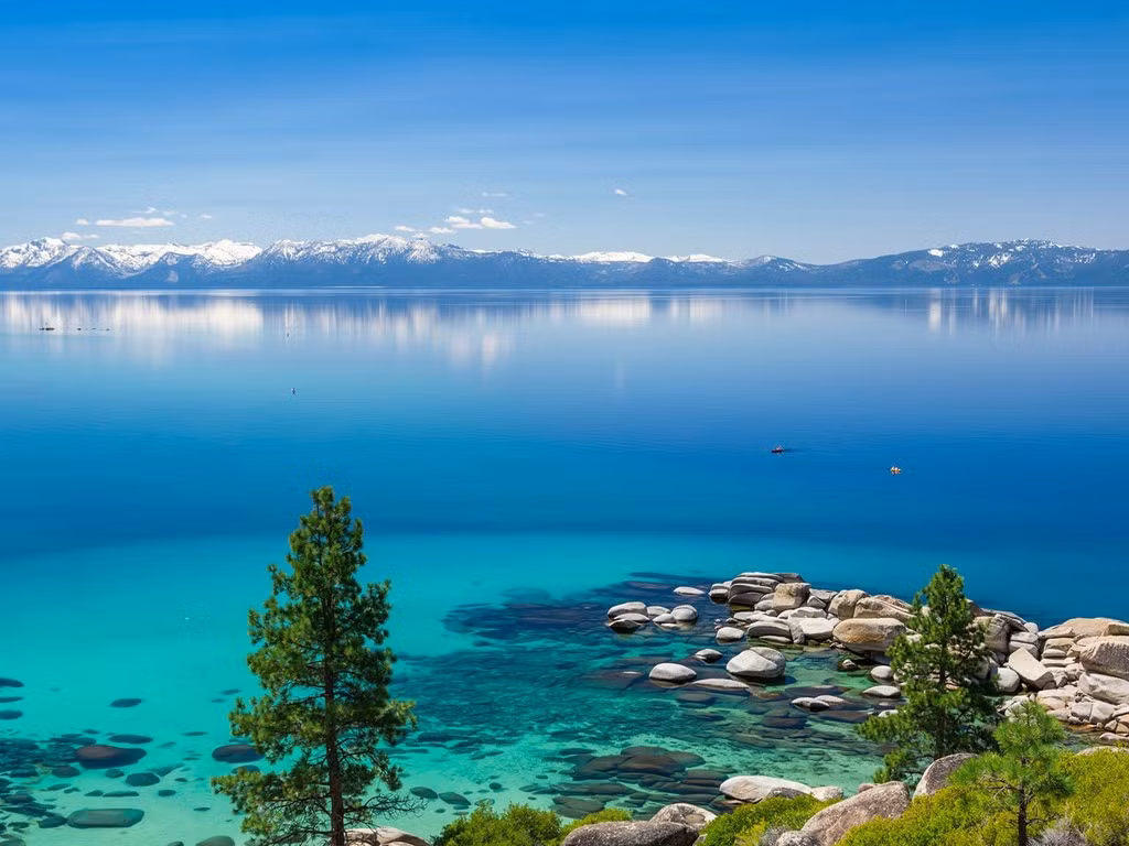 Hồ Tahoe, California và Nevada. Ảnh: Getty.