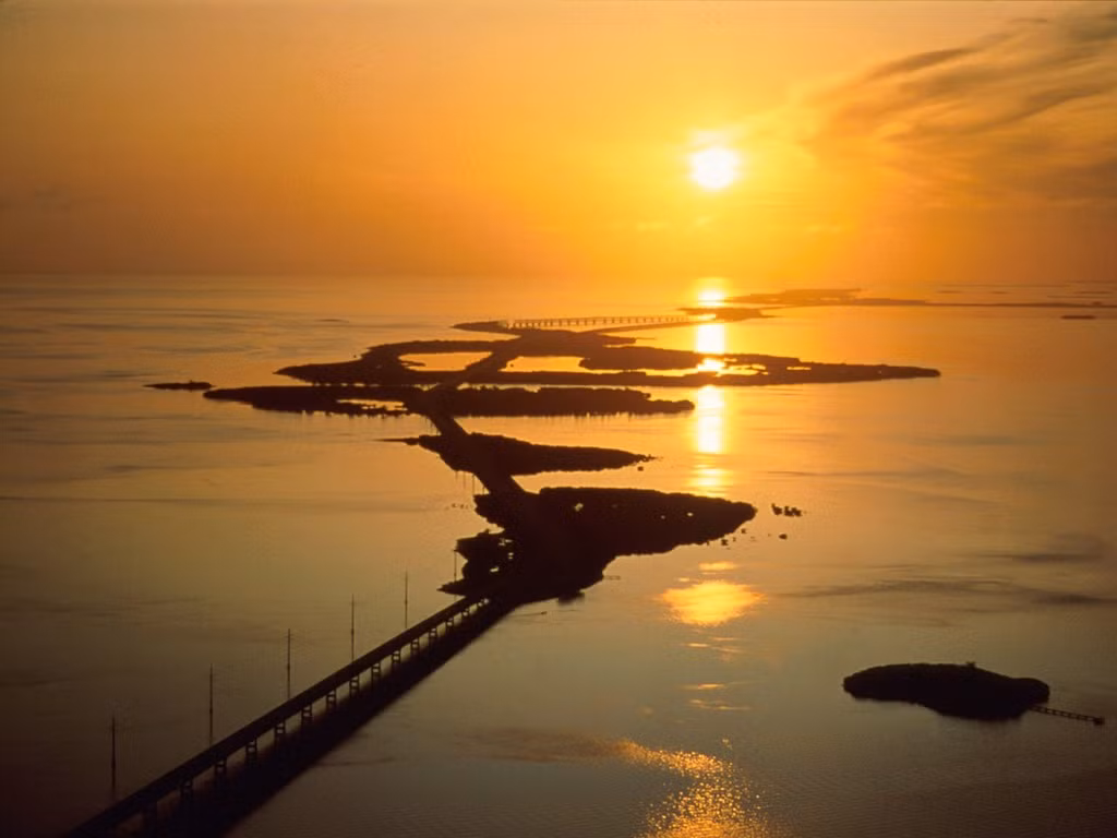 Cầu Seven Mile, Florida Keys. Khu vực này có 2 cây cầu, trong đó có cây cầu mới xây dài gần 7 dặm như tên gọi (11 km), ngắn hơn cầu cũ một chút. Tháng tư hàng năm, cầu ngừng lưu thông khoảng 2,5 giờ đồng hồ vào một buổi sáng thứ bảy để tổ chức thi chạy marathon.Ảnh: Getty.