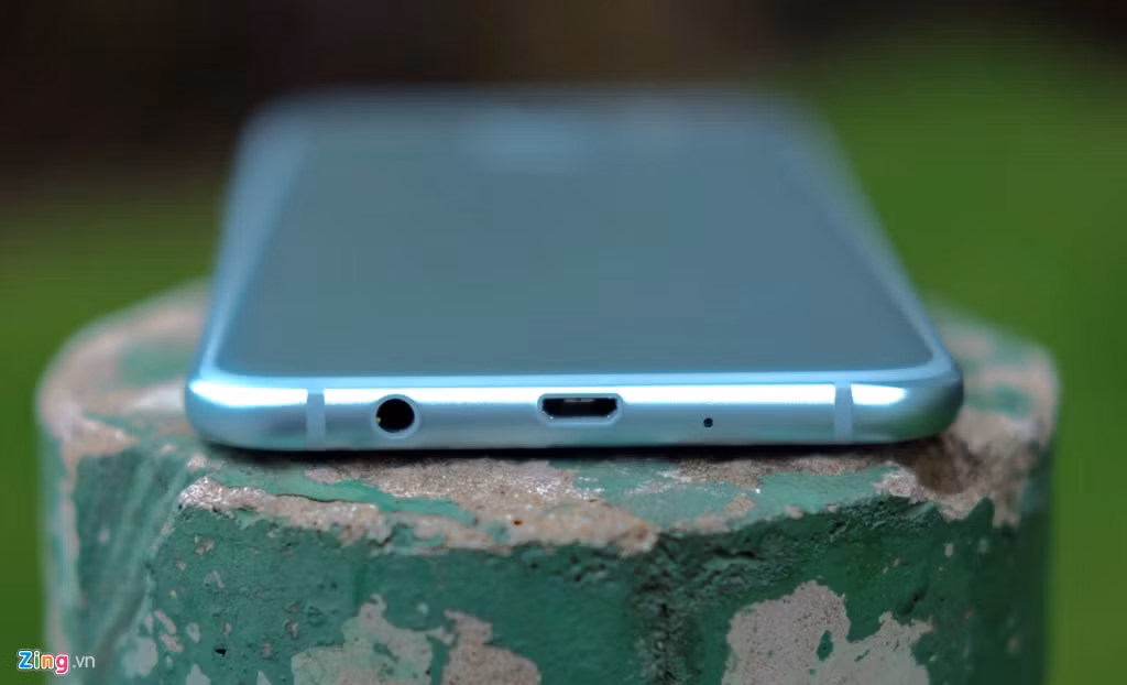 Tren tay Galaxy A8 2016 xanh ngoc xach tay ve Viet Nam-Hinh-3