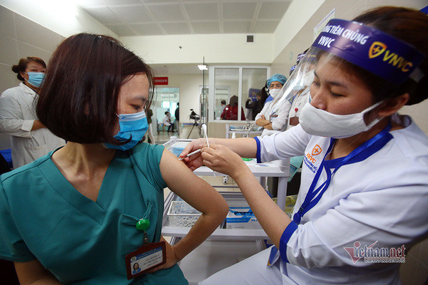 Mot ngay them gan 500 ty, dan gop Quy vac xin 748 ty dong