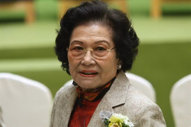 Nu ty phu vuot qua song gio gia toc ty USD the nao?