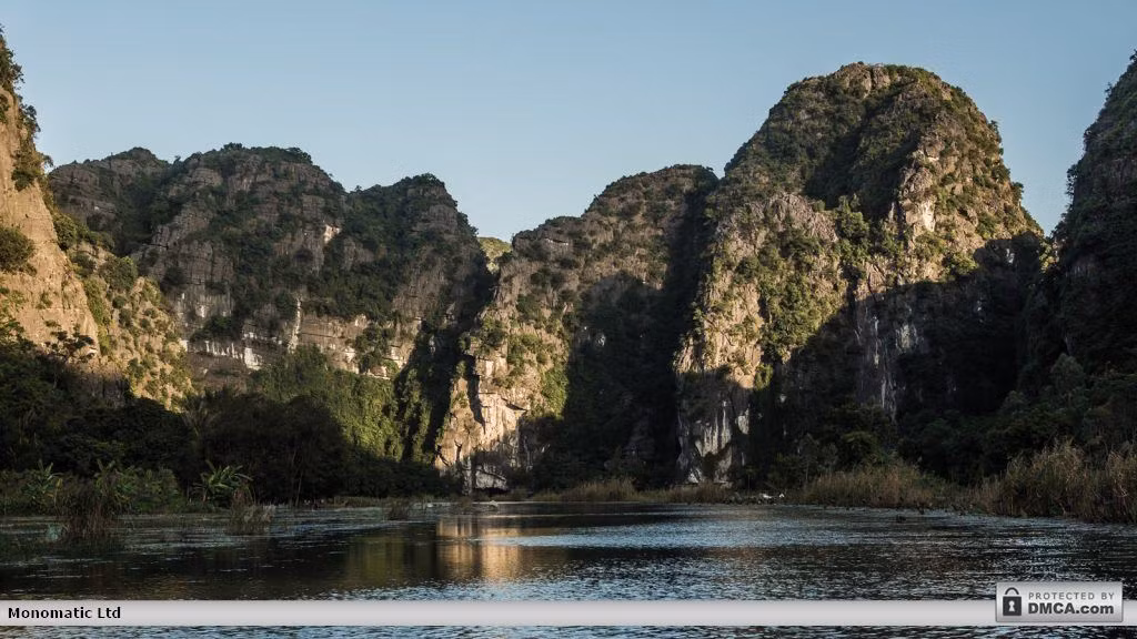 Một số hình ảnh khác trong chuyến khám phá Tam Cốc - Bích Động của các vị khách phương Tây. Ảnh: Gomandrake.co.uk.