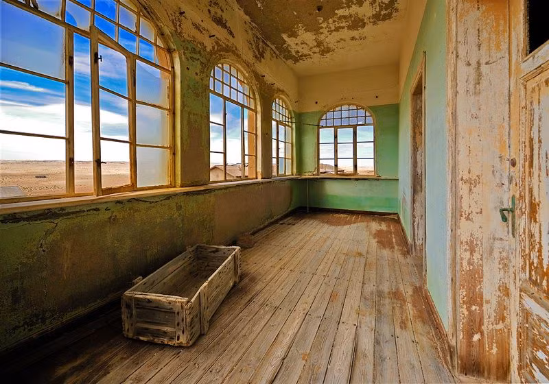 Năm 1912, thị trấn Kolmanskop sản xuất 1 triệu carat kim cương - gần 12% tổng sản lượng toàn cầu. Ảnh: Michael John Grist.