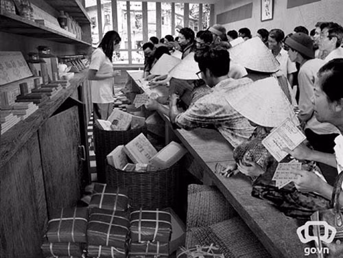  3. Sử dụng hóa chất. Vào thời bao cấp, các loại chất bảo quản, phụ gia, thuốc tăng trọng... là điểu hoàn toàn xa lạ trong ngành sản xuất, chế biến thực phẩm. Ảnh tư liệu.