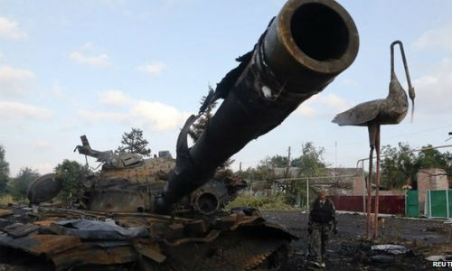 Xe tăng của lực lượng chính quyền Ukraine bị tiêu diệt ở Donetsk.