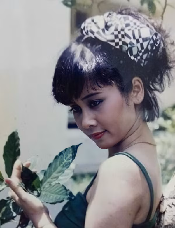 Không chỉ giỏi giang và nhiều màu sắc trong nghề, NSND Minh Hằng còn có nghề tay trái là biên dịch viên tiếng Anh.