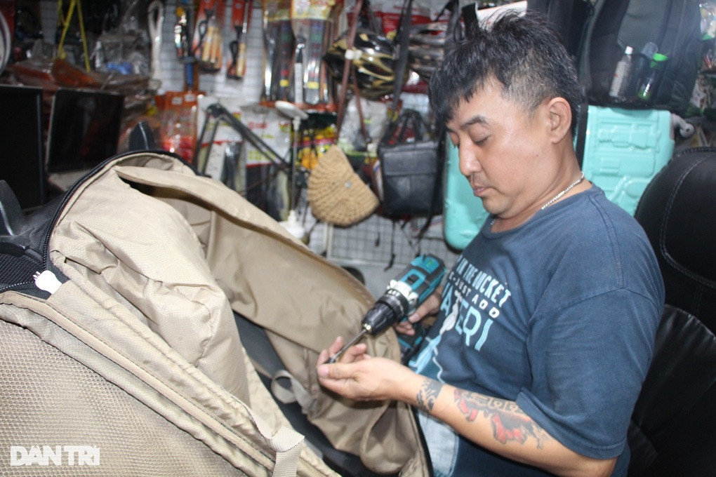 Tu tim huong di, ong chu tiem sua vali thu nhap 30 trieu/thang-Hinh-2