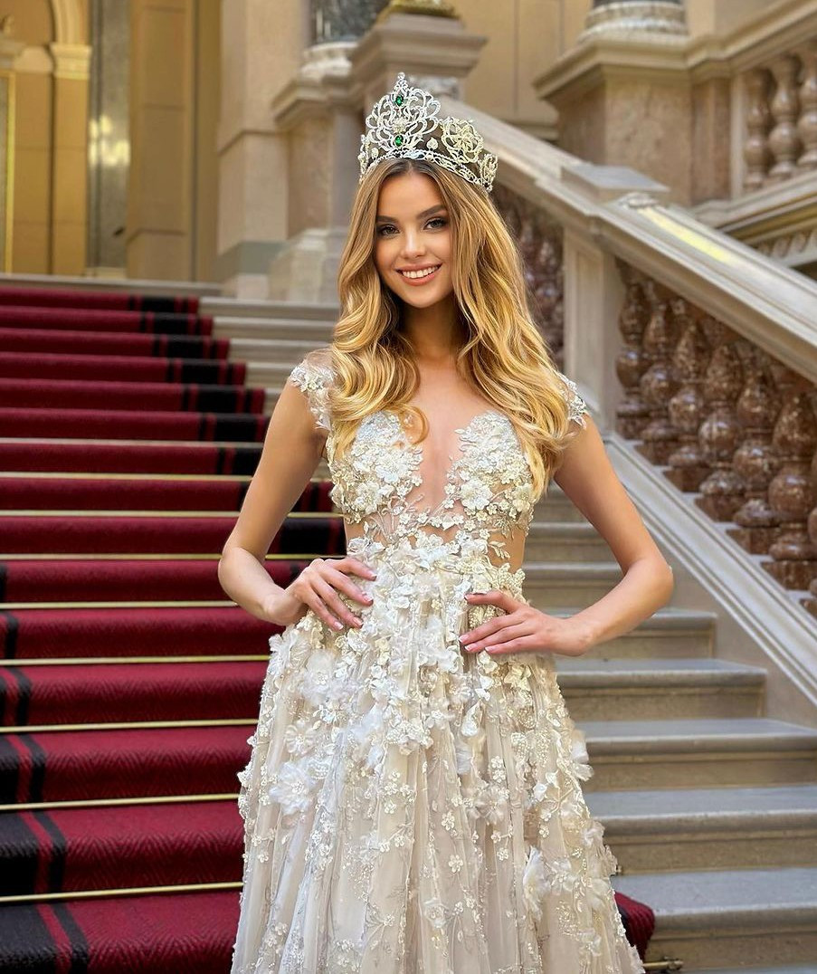 Hiện Krystyna theo học thạc sĩ Quản trị kinh doanh tại MCI Innsbruck, Áo.