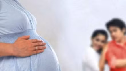 Việc cho phép mang thai hộ mở ra cơ hội làm cha mẹ cho nhiều cặp vợ chồng (ảnh minh hoạ).