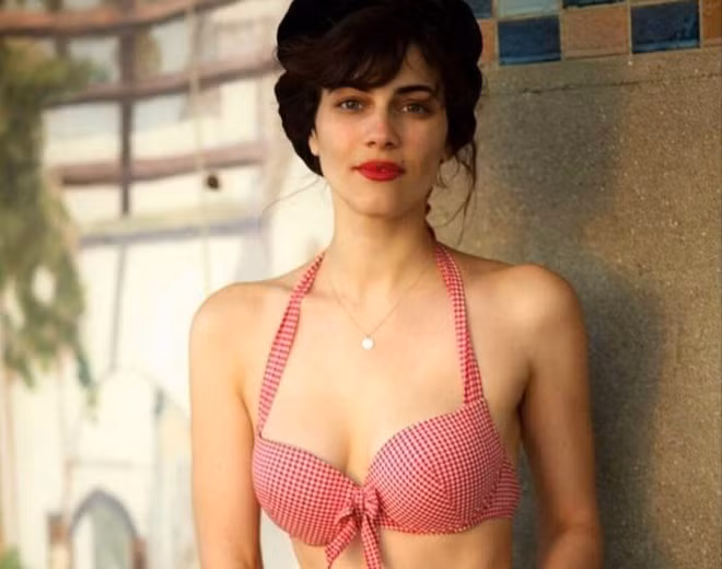 Anaïs Bouchard yêu thích sự sang trọng nhưng tối giản. Bên cạnh đó, cô quan tâm đến các chất liệu khi chọn trang phục. "Đối với tôi, thời trang không chỉ là phương tiện thể hiện mà còn để giải phóng bản thân", Anaïs chia sẻ với Vogue Pháp. Ảnh: @anaisbouch.