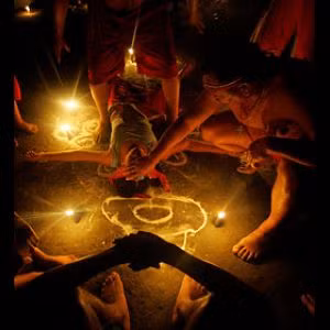 Nghi lễ thứ 2 là tạo ra hình ảnh của thần Orichas Elegua bằng cách điêu khắc để xua đuổi các linh hồn ma quỷ khỏi nhà linh mục. Nghi thức thứ 3 là nghi thức “chấp nhận chiến binh”, người linh mục sẽ được thần Orichas truyền năng lượng, trở thành một con người mới và sống với một số phận mới. Sau khi nghi lễ kết thúc, người linh mục sẽ phải mặc đồ trắng và tránh va chạm cơ thể với người khác trong suốt một năm.