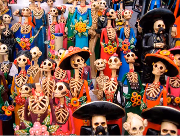 Đi dã ngoại ở… nghĩa địa. Ngày của người chết là một nghi thức lễ tổ chức chủ yếu ở Mexico và một số nước trên thế giới. Mục đích của buổi lễ là để người đã khuất và những người thân của họ gặp mặt nhau, linh hồn người chết sẽ nghe được những lời nguyện cầu của người đang sống. Những người tham gia lễ hội sẽ nhớ lại những sự kiện vui vẻ về người đã khuất.