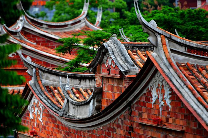 Cuối triều đại nhà Nguyên, hai tướng lĩnh của Ba Tư đã lãnh đạo đội quân chống lại sự thống trị của người Mông Cổ. Trong suốt 10 năm, Tuyền Châu đã bị tàn phá nặng nề và không bao giờ khôi phục vị thế vốn có. Sự suy tàn của thành phố cảng ngày càng trở nên trầm trọng do quá trình di dân ồ ạt từ các khu vực ven biển vào sâu trong đất liền để chống nạn cướp biển vào giữa thời Minh và đầu nhà Thanh. Ảnh: South China Morning Post.