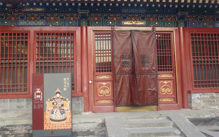 Mỹ nữ xinh đẹp sau khi thành thân với nhà Vua sẽ trở thành Hoàng hậu, được sống sung sướng trong nhung gấm ở cung cấm.