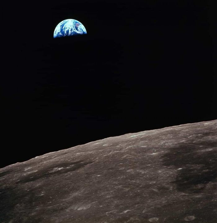 Mặt Trăng có thể giúp ước tính tuổi của các hành tinh khác. Do Mặt Trăng có lớp vỏ được bảo vệ tốt nên nó cho phép nghiên cứu độ tuổi của các bề mặt khác nhau và có thể sử dụng dữ liệu để ước tính tuổi của các hành tinh khác trong Hệ Mặt Trời.