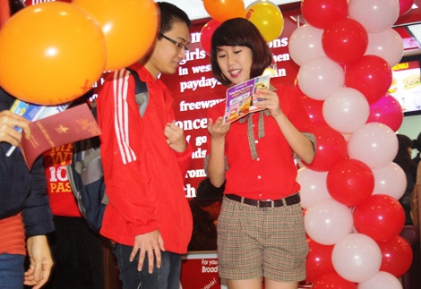 Và trang phục nhân viên Lotteria giống nhau gần như 100%. Ảnh: Nguyên Đan.