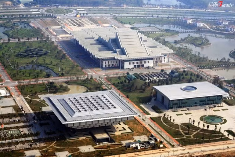 Cùng với Trung tâm Hội nghị Quốc gia Việt Nam còn có Bảo tàng Hà Nội, một công trình có kiến trúc độc đáo.