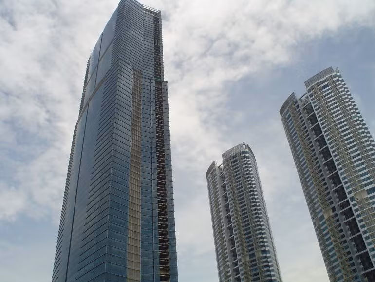 Được ví như “Ngôi sao mới trên bầu trời châu Á”, công trình Hanoi Landmark Tower có diện tích gần 579.000 m2 với tòa nhà cao 72 tầng, được xem là "nóc nhà" của Thủ đô tính đến thời điểm hiện tại.