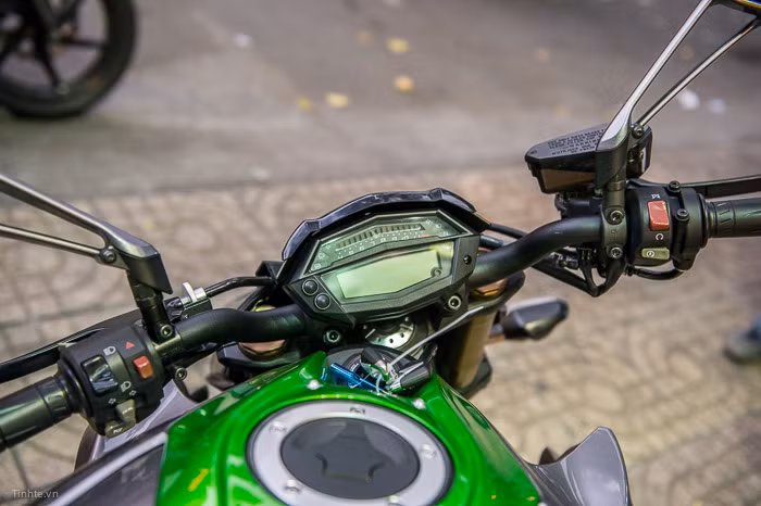Đồng hồ hiển thị của Kawasaki Z1000.